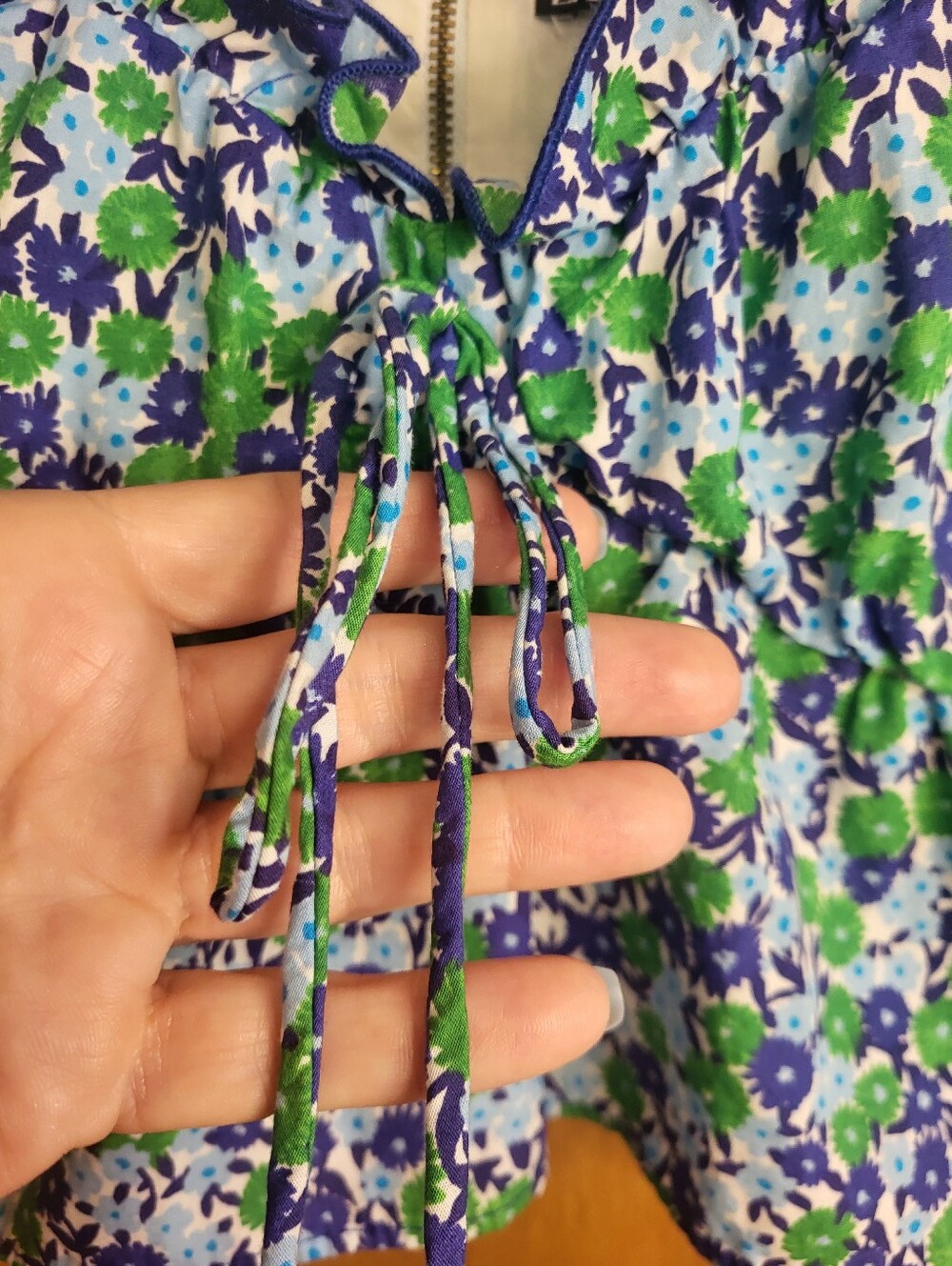 Zara dainty ditsy floral puff sleeve Milkmaid crop. Blue, green, purple. Small - Picture 9 of 16